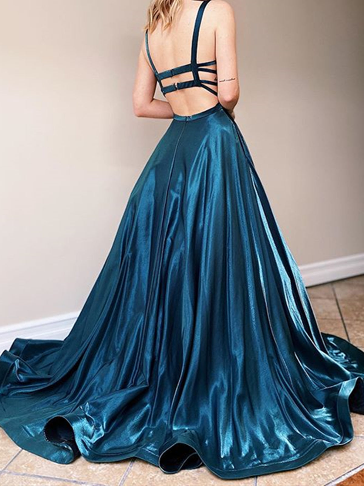 Elegantes langes ärmelloses A-Linien-Abendkleid mit offenem Rücken
