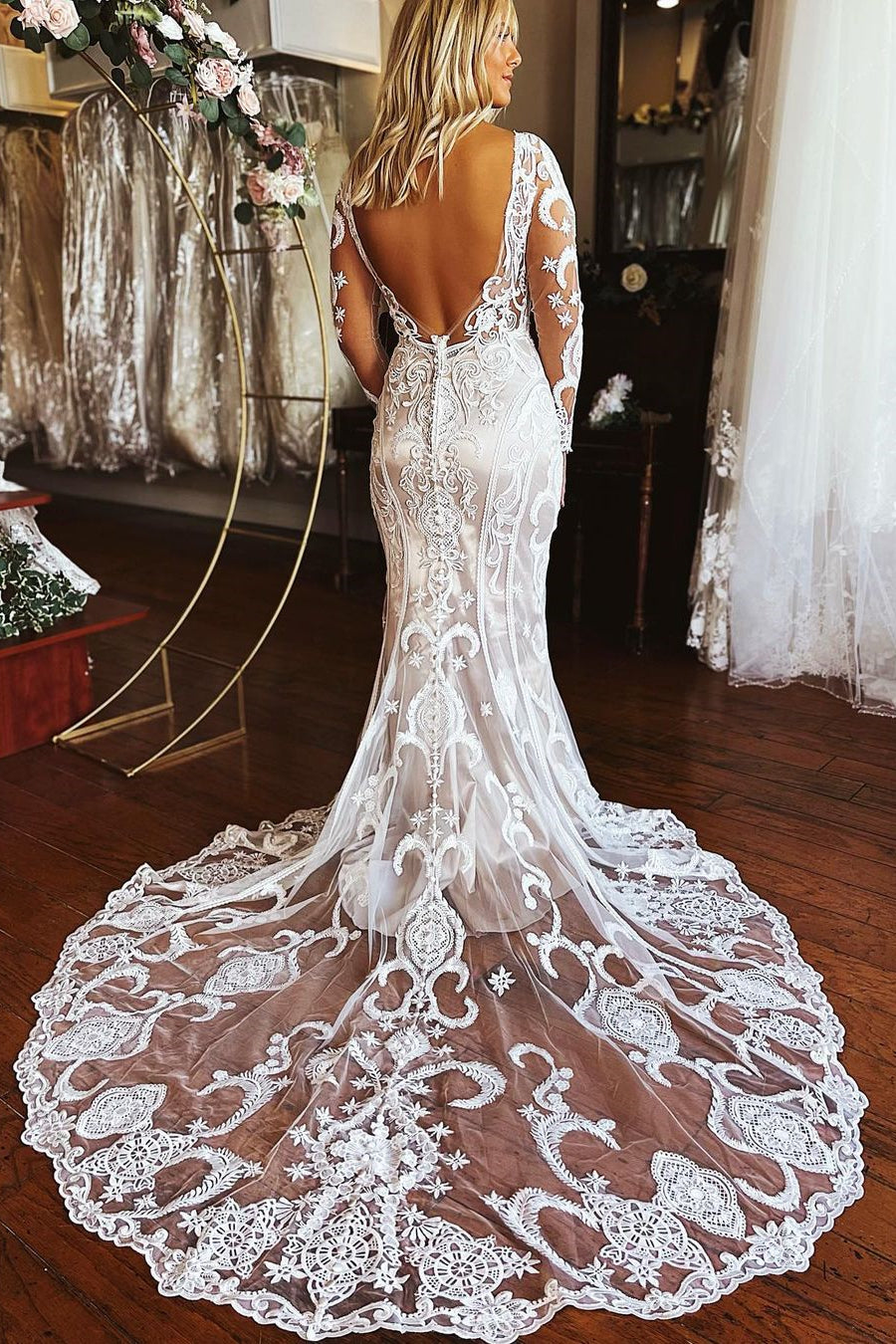 Elegant Long Mermaid Lace Long Sleeves Appliques Wedding Dress