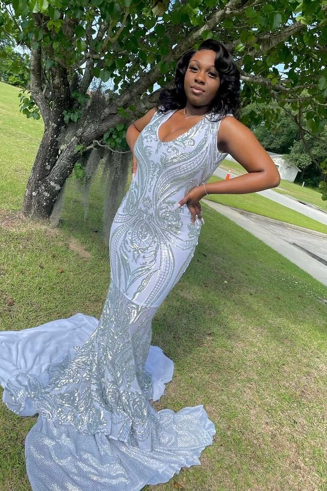 Elegant Long Mermaid V-neck Sleeveless Prom Dress With Applique