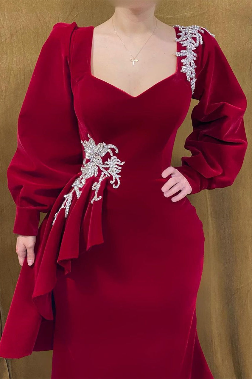 Elegante vestido de fiesta largo de sirena con cuentas de terciopelo rojo y mangas largas