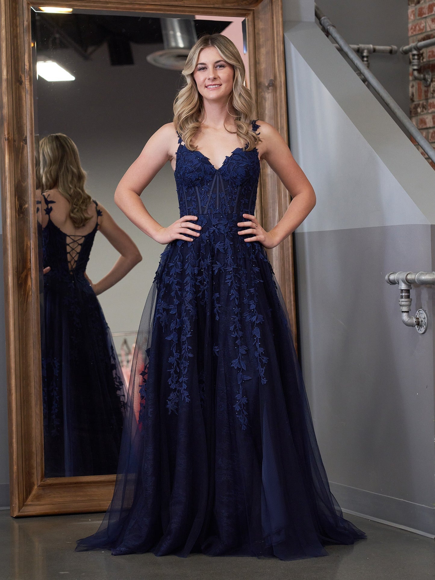 Mariana | A-Linien-Ballkleid aus Spitzentüll mit Herzausschnitt und Schlitz