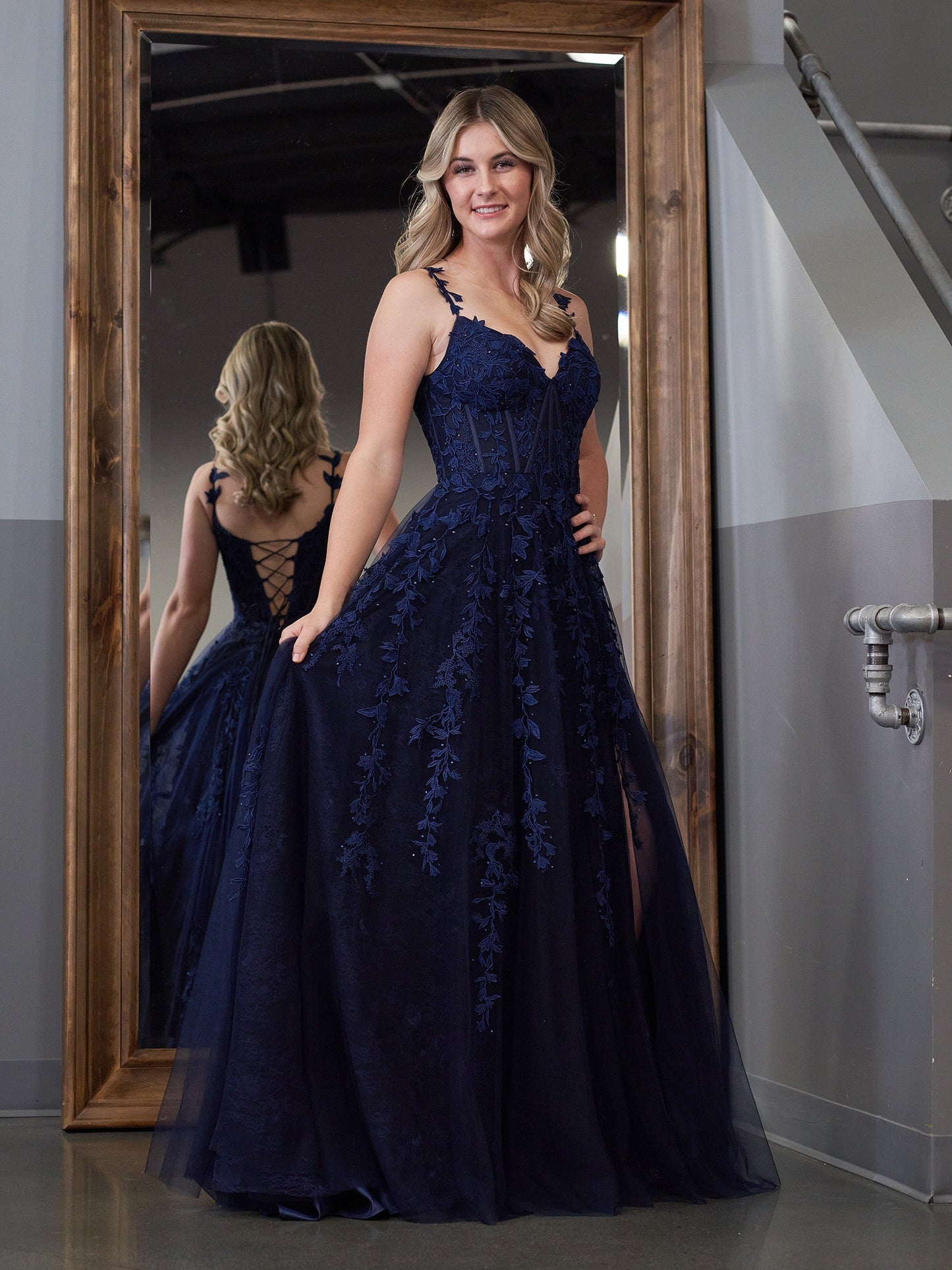 Mariana | A-Linien-Ballkleid aus Spitzentüll mit Herzausschnitt und Schlitz