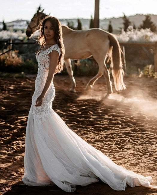 Elegante ärmellose Meerjungfrau-Brautkleider mit V-Ausschnitt und Spitze