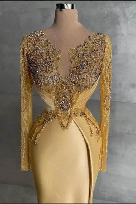 Exquisites langes goldenes Meerjungfrau-Ballkleid mit Spitze und Perlenbesatz und langen Ärmeln