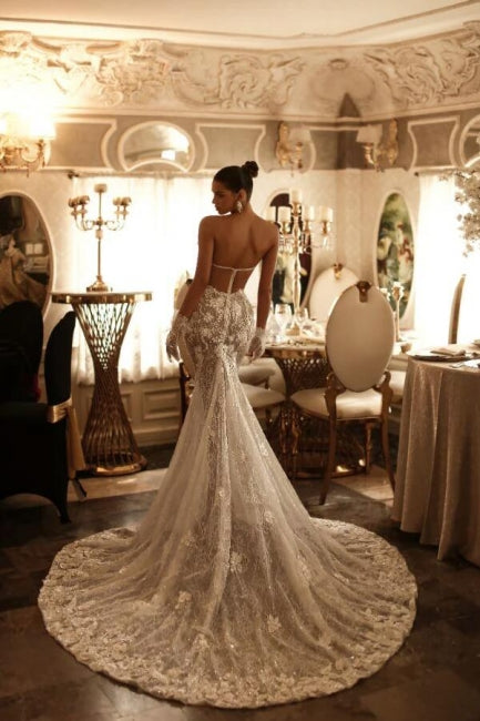 Exquisite Long Ivory Mermaid V-neck Strapless Tulle Lace Wedding Dress