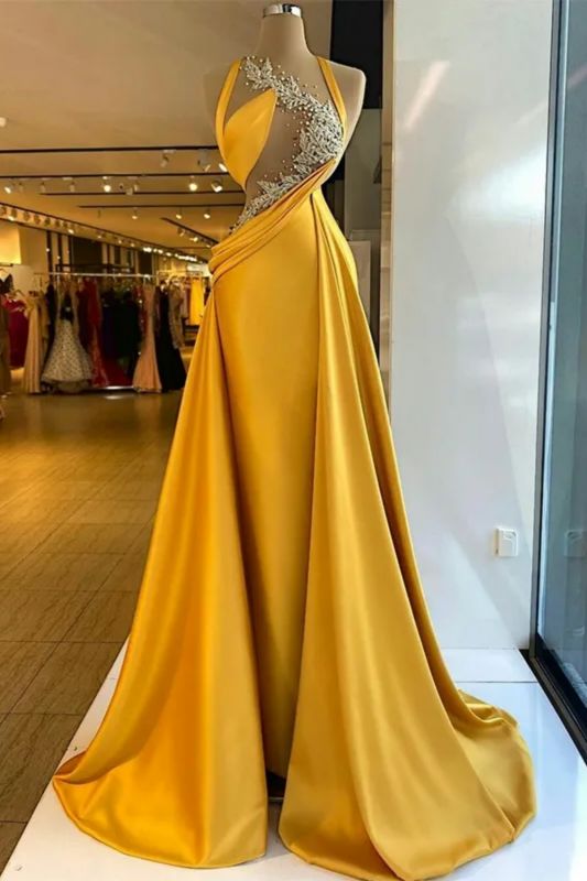 Fabelhaftes, säulenförmiges, ärmelloses, langes, gelbes Satin-Ballkleid mit Neckholder und Perlen