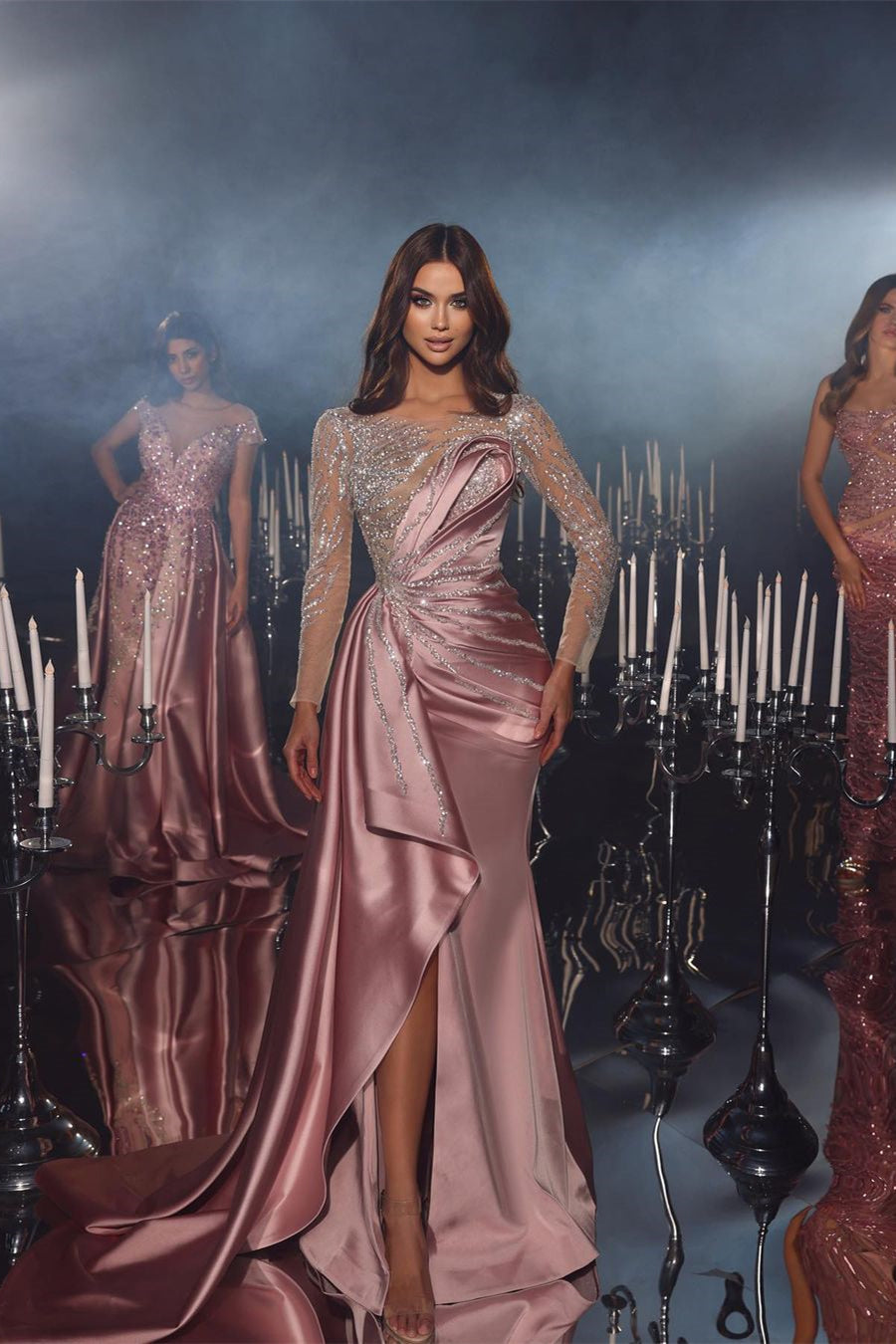 Fabuloso vestido de fiesta de satén estilo sirena, de manga larga, con volantes y corte acampanado.