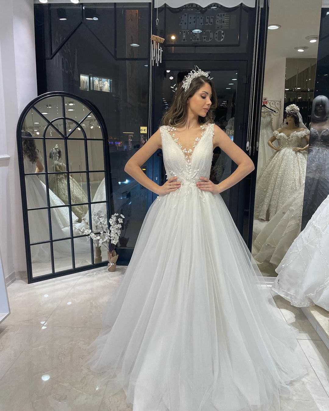 Fabulous Floor Length V-Neck Sleeveless A-Line Tulle Wedding Dress