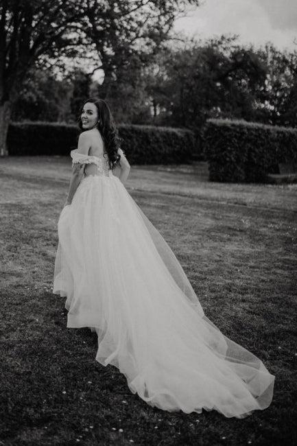 Fabulous Off-the-shoulder Sleeveless A-Line Tulle Wedding Dresses with Appliques