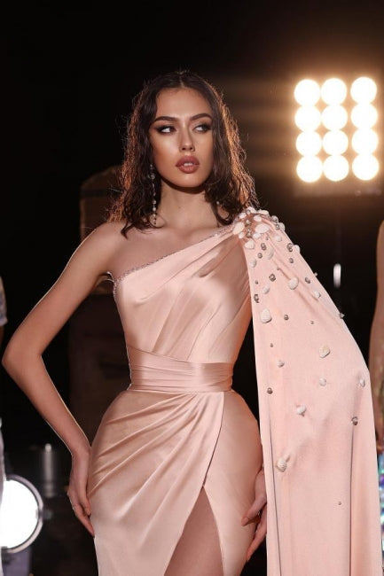 Modisches langes pfirsichfarbenes One-Shoulder-Ballkleid aus Satin mit bodenlangem Schlitz