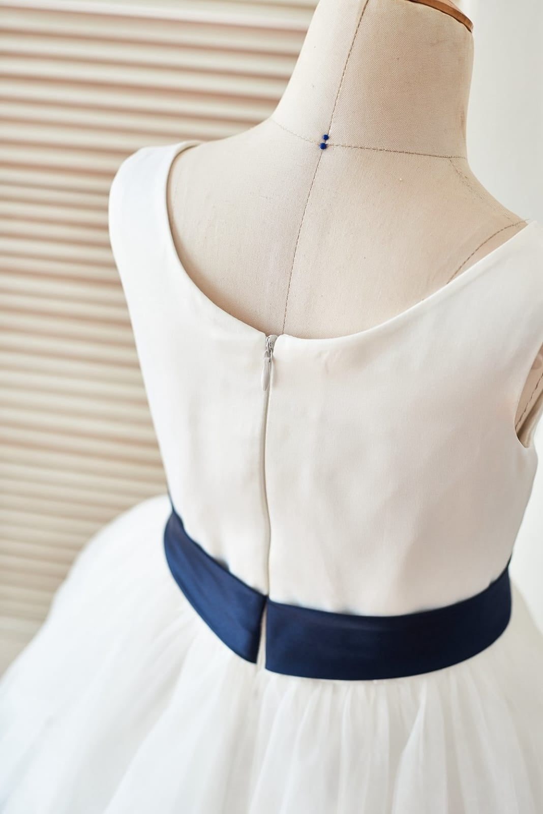 Vestido de niña de las flores de satén, tul y hasta la rodilla, estilo princesa