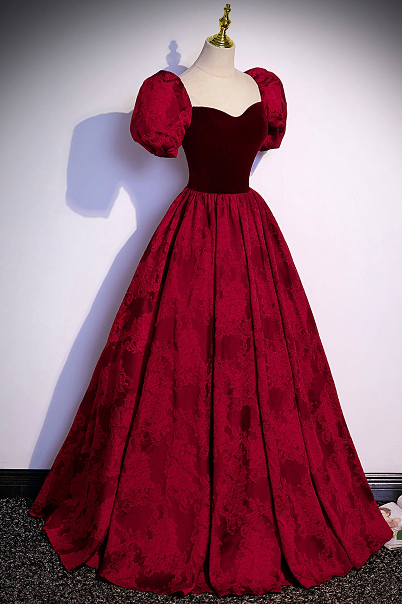 Burgunderrotes langes Ballkleid aus Samt-Jacquard, Abendkleid S89