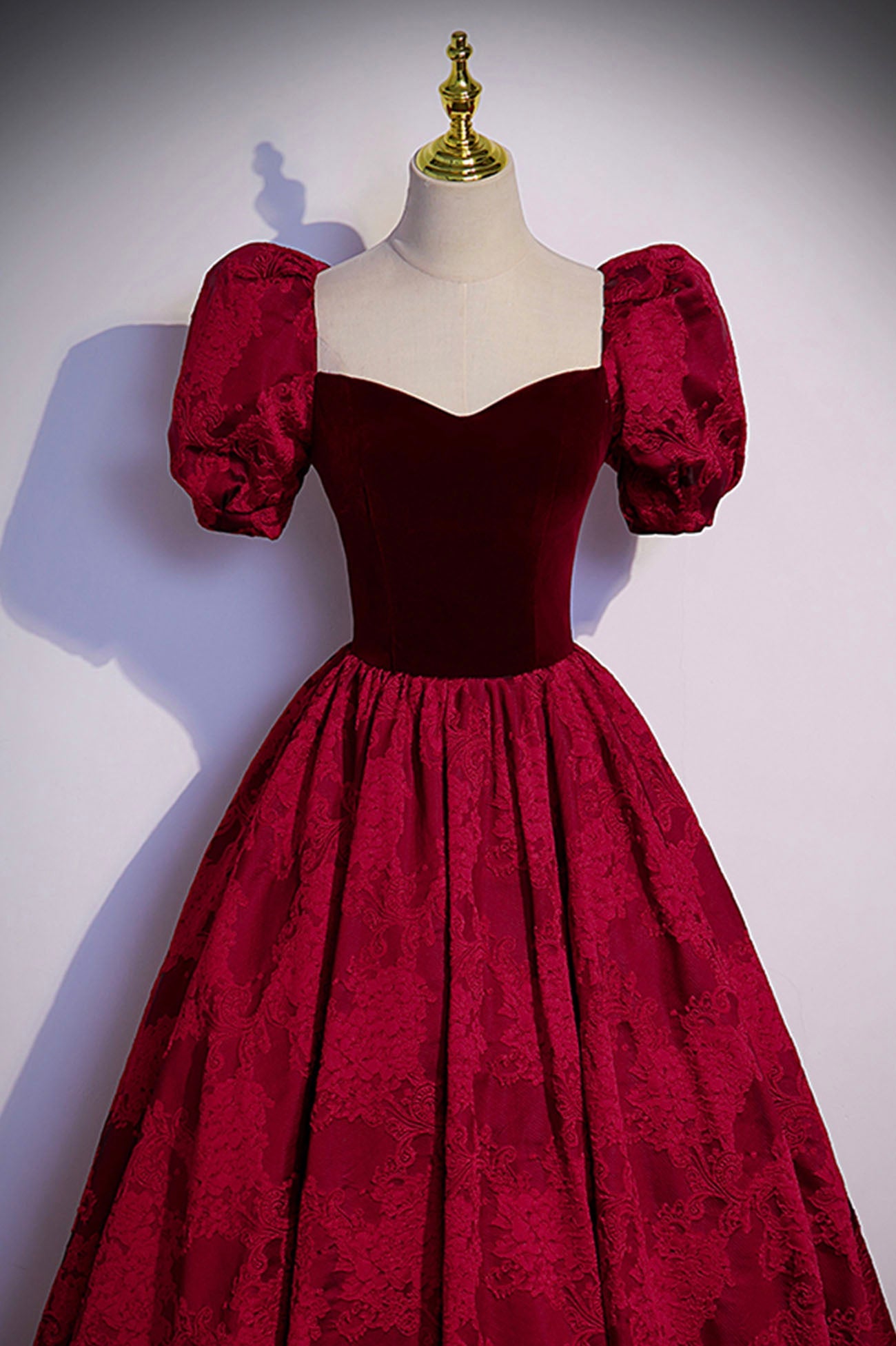 Burgunderrotes langes Ballkleid aus Samt-Jacquard, Abendkleid S89