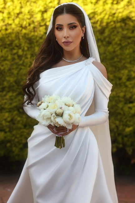 Glamouröses One-Shoulder-Langarm-Meerjungfrau-Satin-Brautkleid mit Rüschen