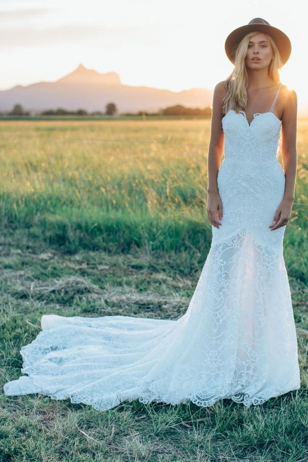 Hermosos vestidos de novia rústicos de encaje color marfil con escote corazón y corte sirena WD512
