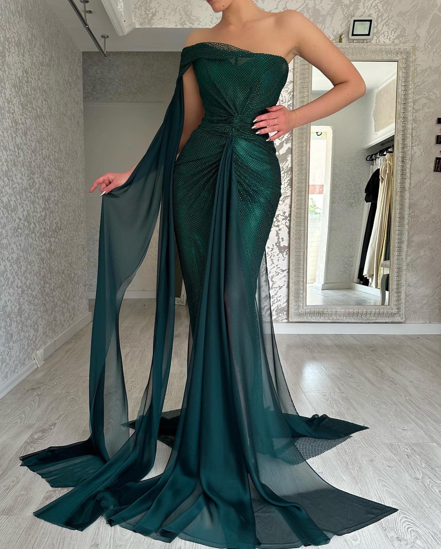 Hermosos vestidos de fiesta largos de sirena verde oscuro sin mangas con abertura