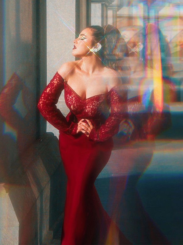 Hermosos vestidos de fiesta de sirena con apliques de satén elástico tejido y hombros descubiertos, mangas largas