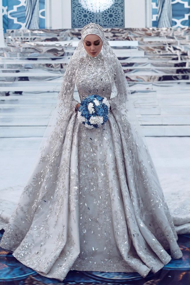Wunderschönes Brautkleid mit Pailletten, langen Ärmeln, hohem Halsausschnitt und Schleppe
