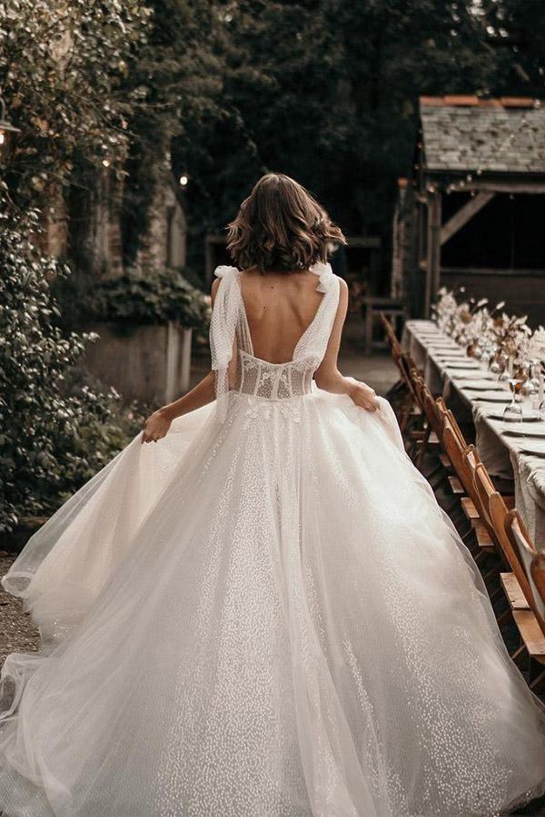 Vestido de novia color marfil, corte A, sin mangas, con cola larga y lentejuelas WD544