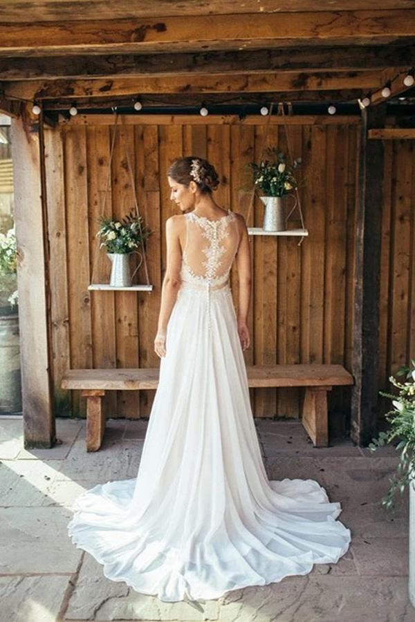 Vestido de novia bohemio de encaje color marfil con cola WD533