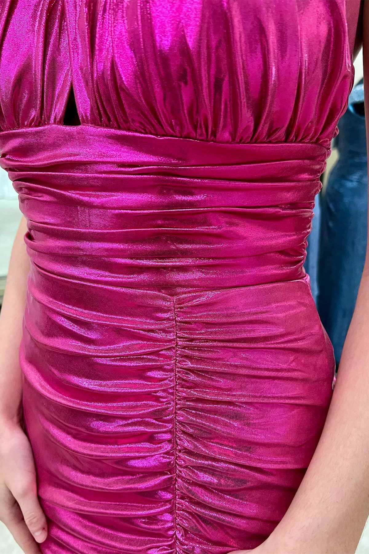 Maxine | Vestido de fiesta corto fruncido con cuello halter en rosa neón