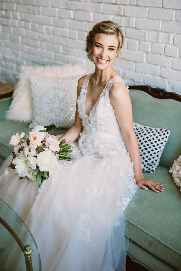 Lace Applique Ivory Wedding Dresses V Neck Beach Wedding Dress WD292