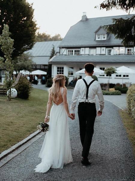 Vestido de novia minimalista con escote de encaje y falda de tul, sin espalda, WD439