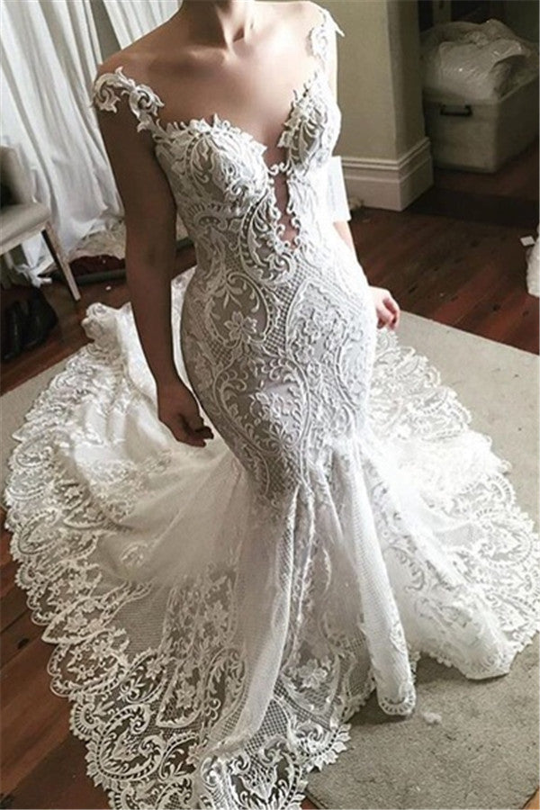 Meerjungfrau-Brautkleid aus Spitze, glamouröse Brautmode aus transparentem Tüll mit Knöpfen