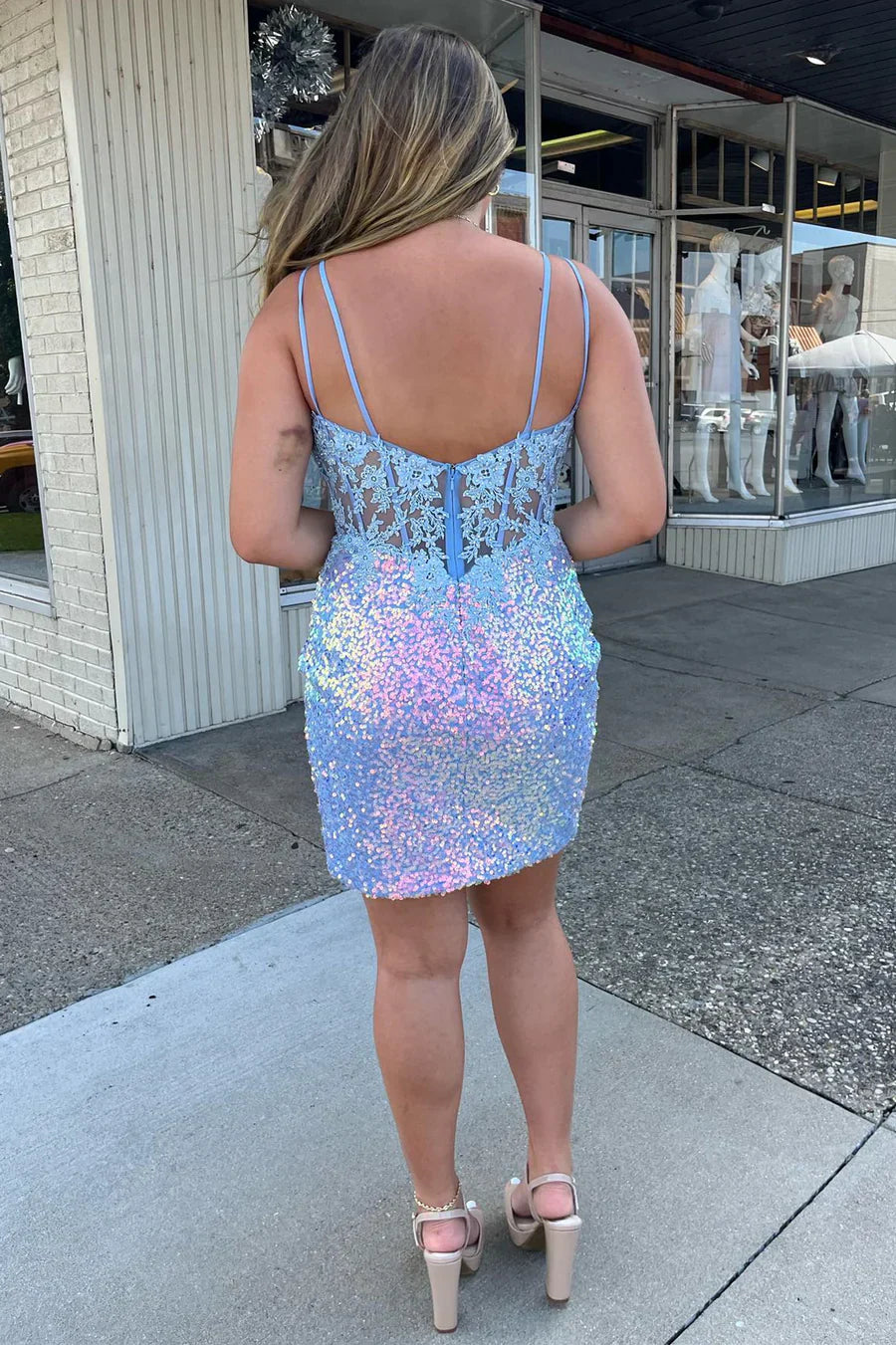 Constance | Vestido ajustado de encaje con lentejuelas azules para regreso a casa