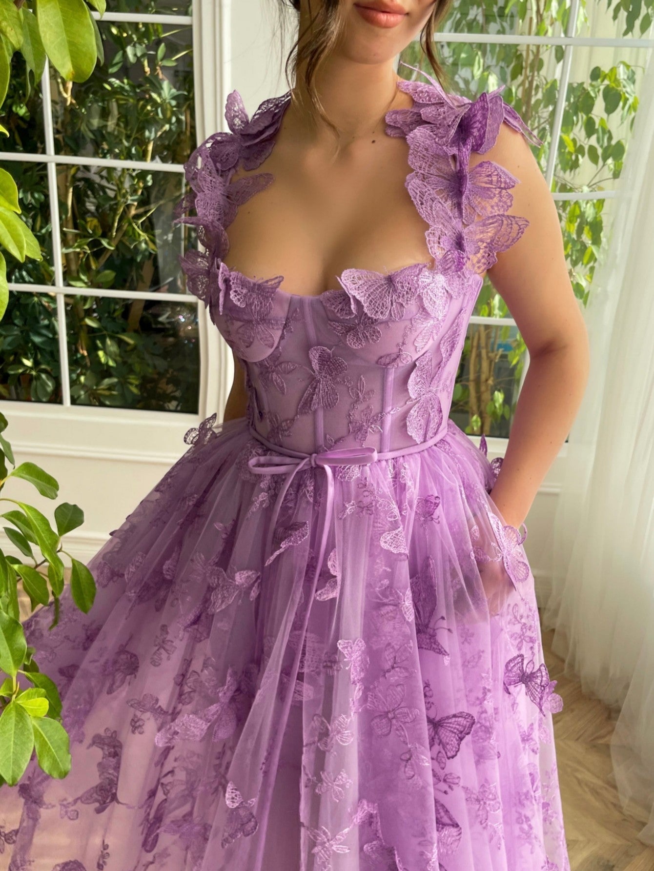 Leah | Vestido de fiesta midi de tul Aline con mariposas 3D