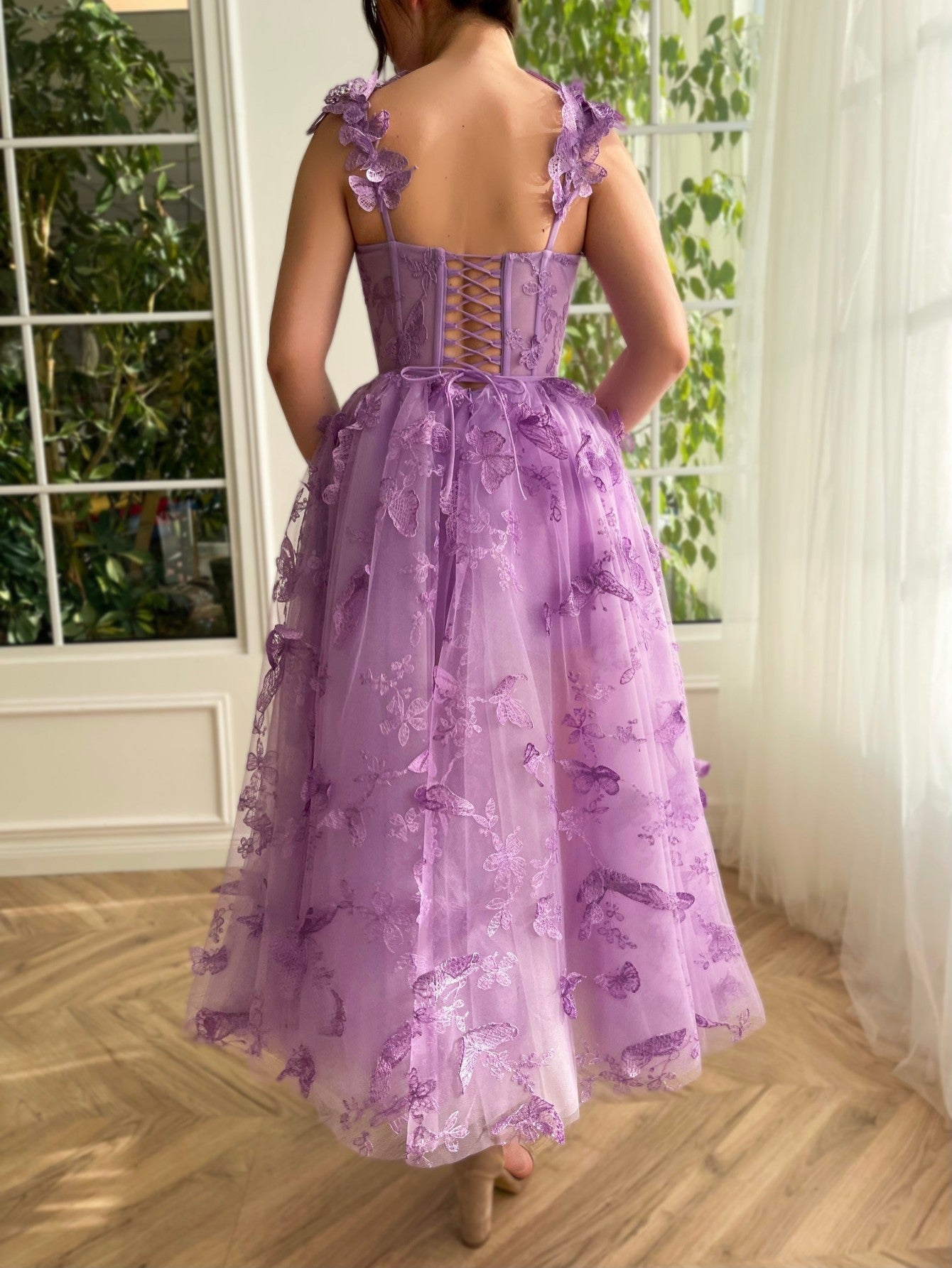 Leah | Vestido de fiesta midi de tul Aline con mariposas 3D