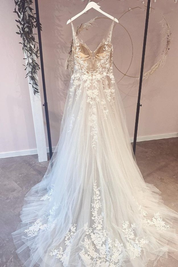 Vestidos de novia largos de corte A con apliques de encaje y tirantes finos con escote en forma de corazón de tul