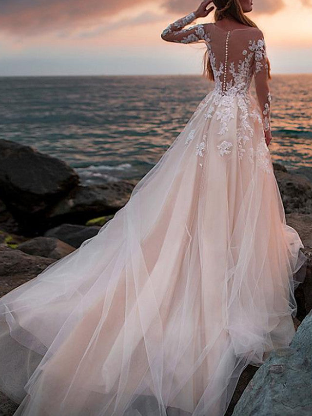 Vestido de novia largo de tul con encaje, cola de corte y escote joya en forma de A y mangas