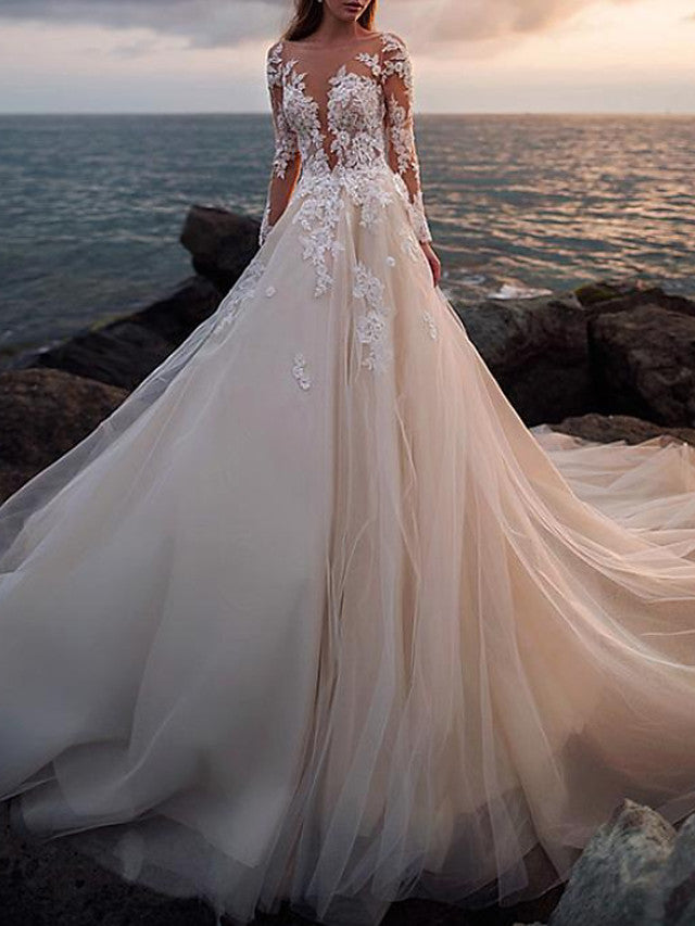 Vestido de novia largo de tul con encaje, cola de corte y escote joya en forma de A y mangas