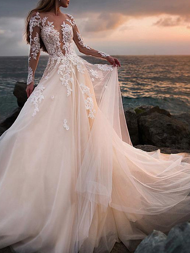 Vestido de novia largo de tul con encaje, cola de corte y escote joya en forma de A y mangas