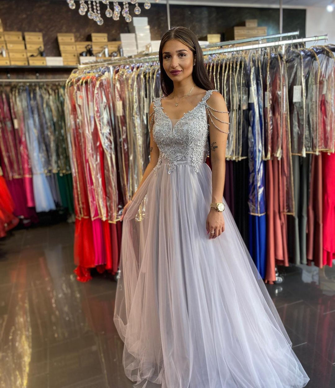 Langes A-Linien-Ballkleid mit Herzausschnitt, Spitze und Perlenbesatz aus Tüll und Rückenfrei