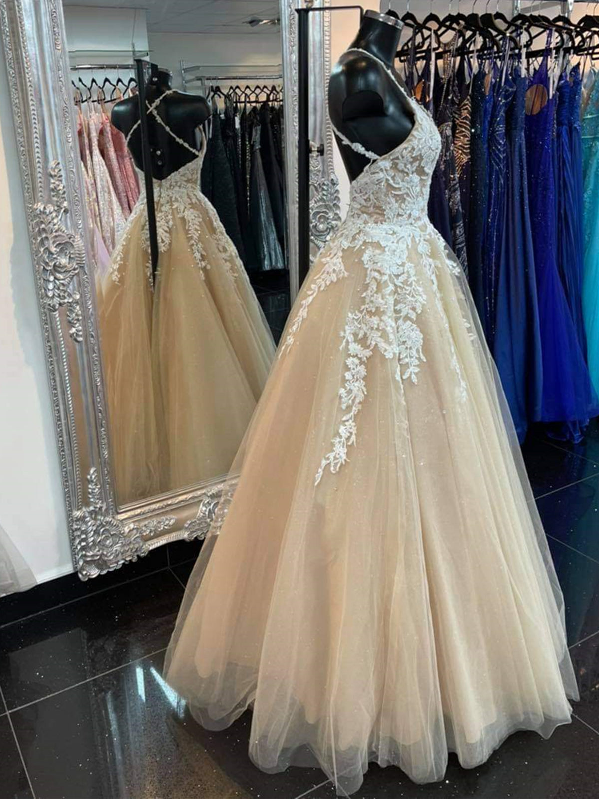 Long A-line V-neck Backless Tulle Prom Dress Champagne Lace Formal Evening Gowns
