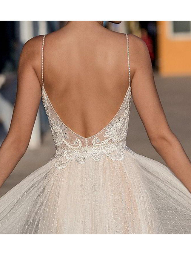 Langes rückenfreies Brautkleid aus Tüll mit V-Ausschnitt und Spaghettiträgern in A-Linie