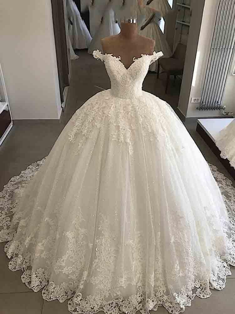 Langes Ballkleid mit V-Ausschnitt und Spitze und Tüll