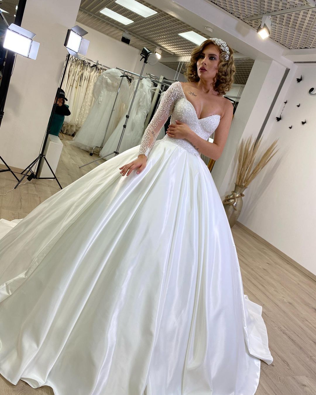 Long Sweetheart Satin Ruffles Ball Gown Wedding Dress with Sleeves