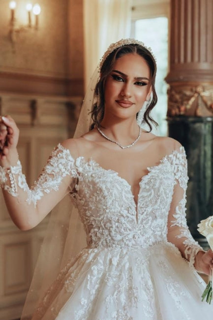 Luxuriöses langes weißes A-Linien-Brautkleid aus Tüllspitze mit U-Ausschnitt und langen Ärmeln