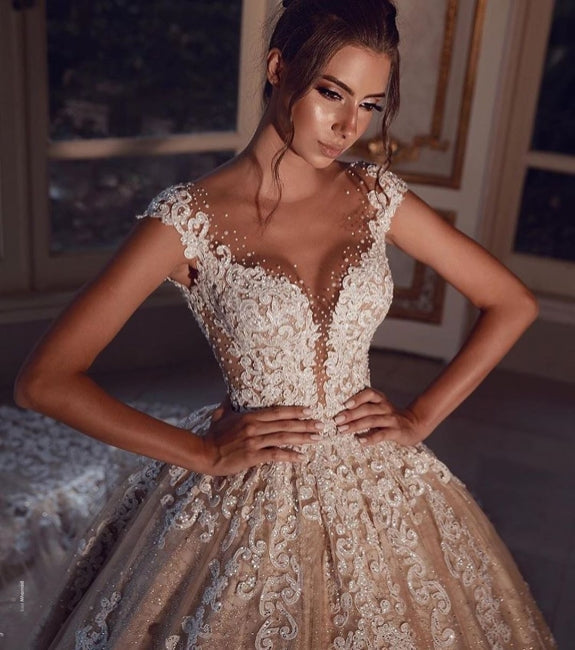 Luxuriöse lange Glitzer-Brautkleider im Prinzessinnenstil mit Spitze