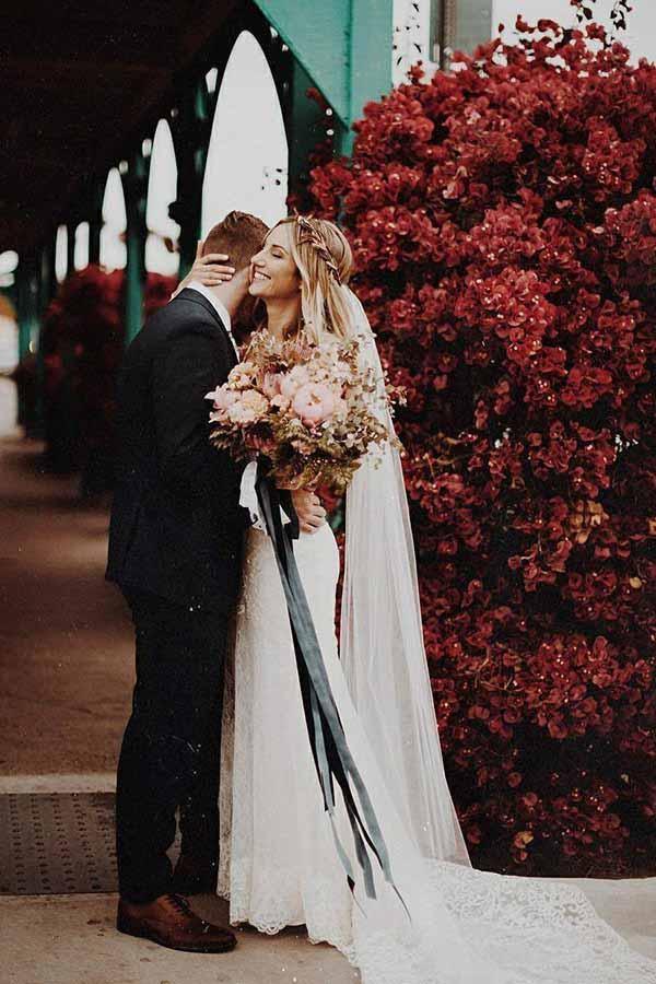 Mermaid V-Neck Sweep Train Sleeveless Lace Wedding Dress WD322