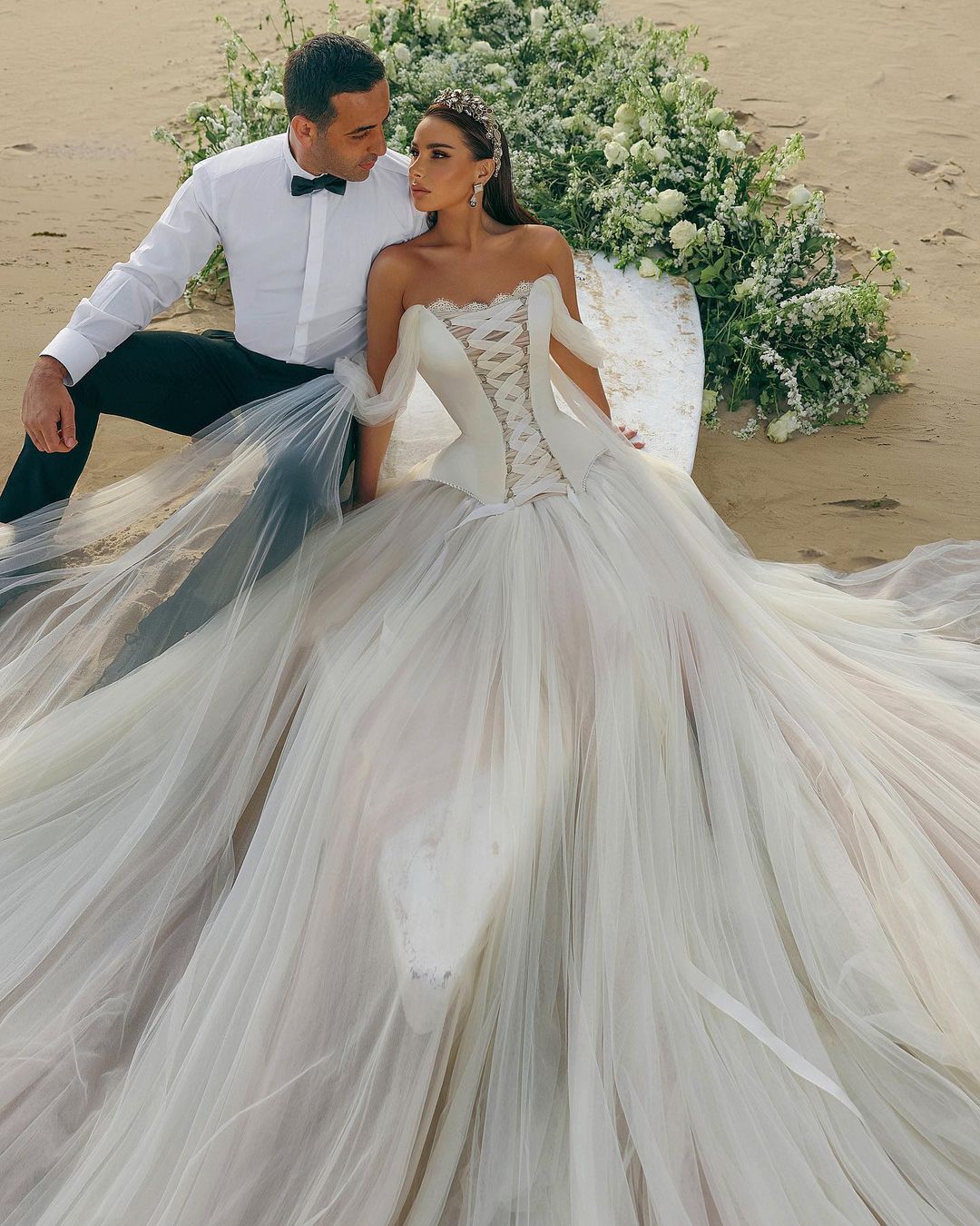 Modern Long A-line Off-the-shoulder Sleeveless Tulle Corset Wedding Dress