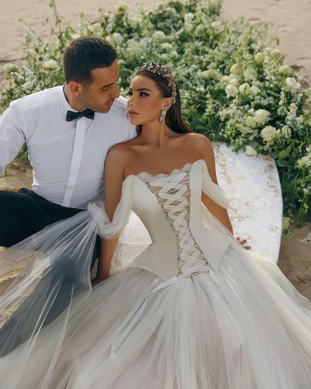 Modern Long A-line Off-the-shoulder Sleeveless Tulle Corset Wedding Dress