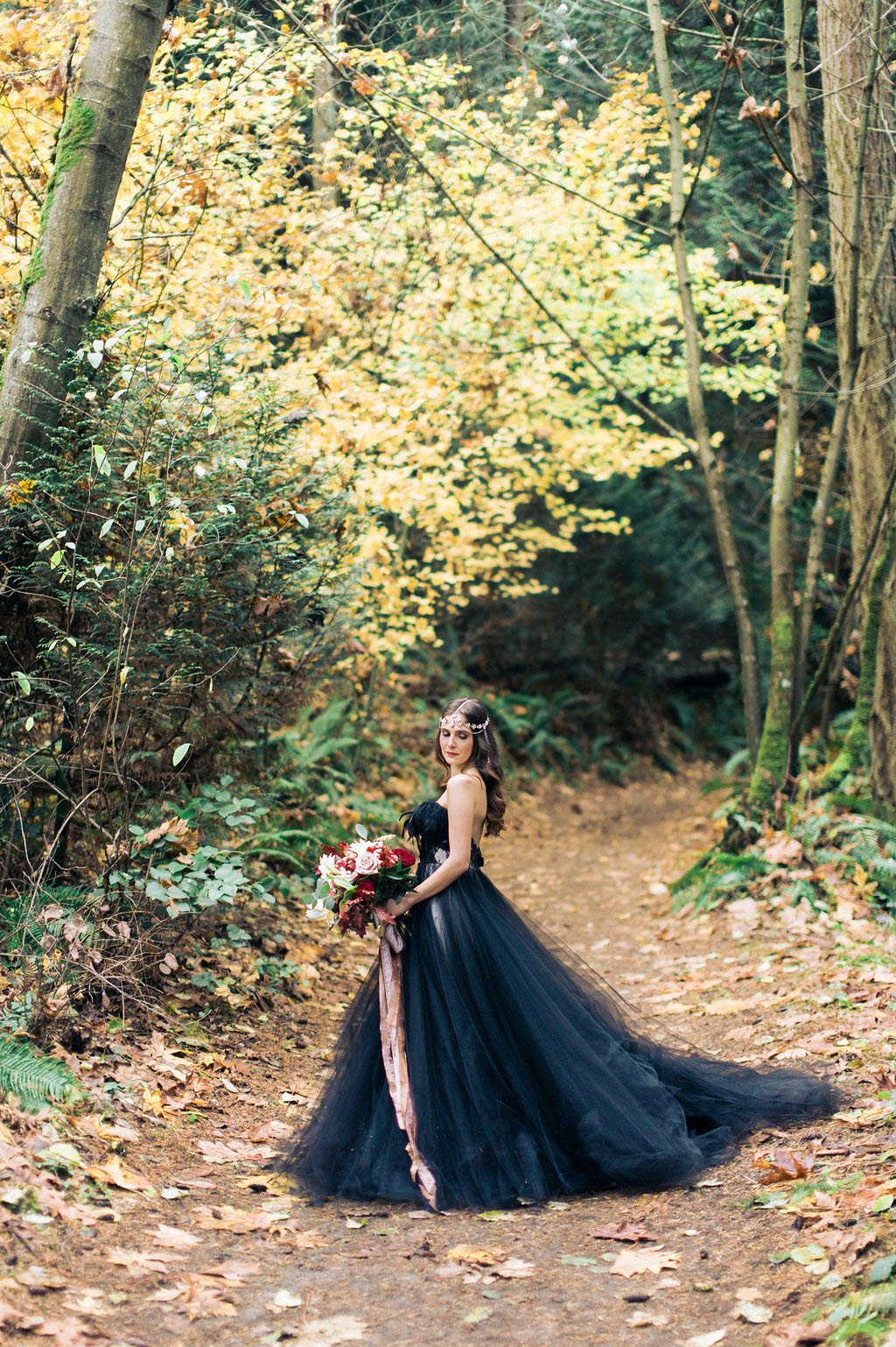 Modest Long A-line Princess Strapless Tulle Black Wedding Dress with Appliques Lace