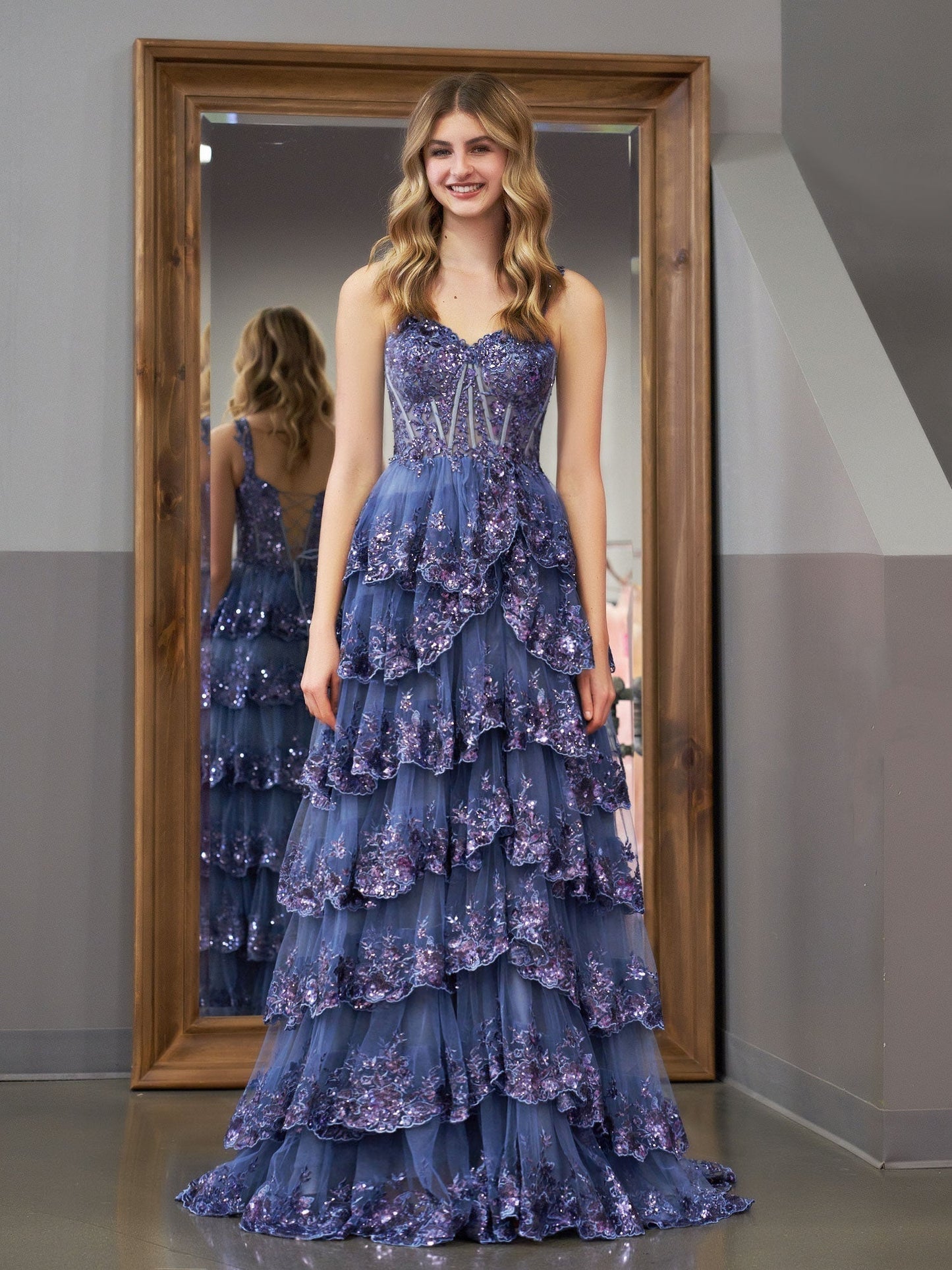 Graublaues Prinzessinnen-A-Linien-Ballkleid mit schulterfreiem Korsett und Spitzenrüschen