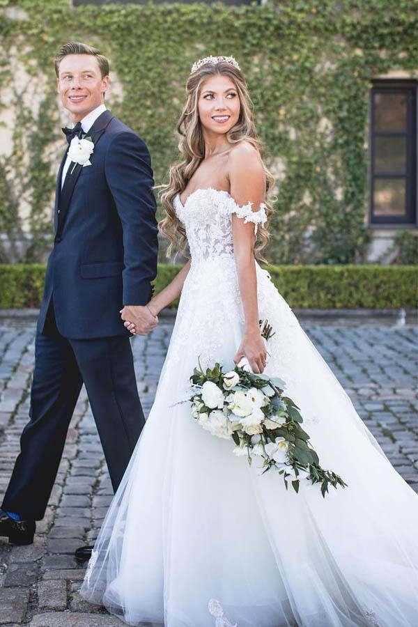 Vestido de novia estilo princesa de tul con apliques de encaje y hombros descubiertos WD445