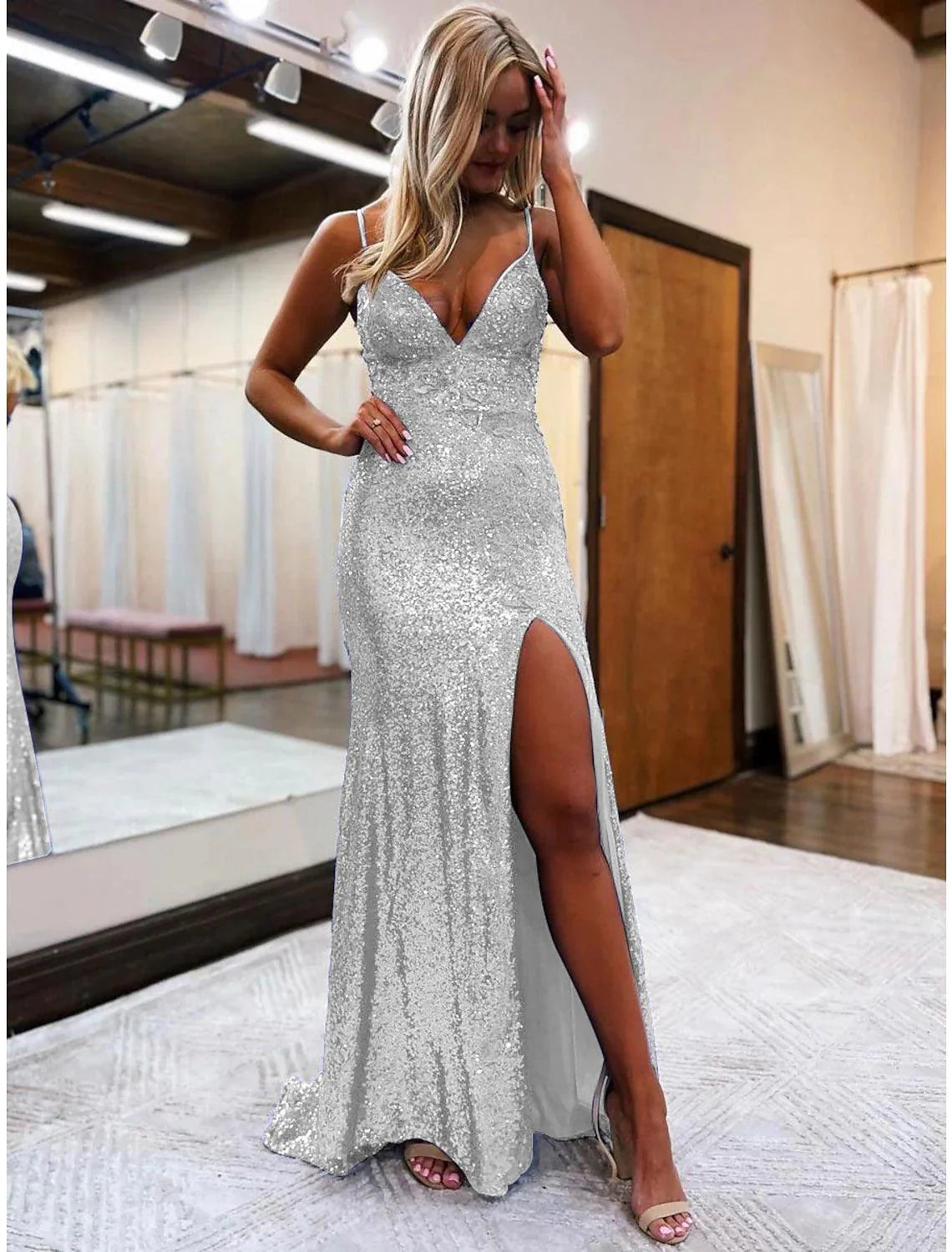 Meerjungfrau-Trompeten-Ballkleid, funkelndes Glanzkleid, formelle Hochzeitsfeier, Sweep-Pinselzug, ärmellos, V-Ausschnitt, Pailletten, rückenfrei mit Glitzerpailletten
