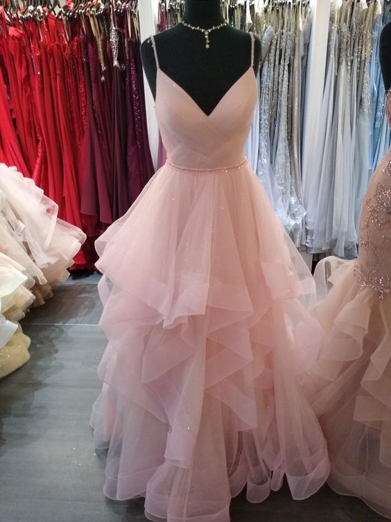 Vestido de fiesta romántico rosa con tirantes finos, corte A y volantes escalonados, vestido de noche rosa brillante Y1072